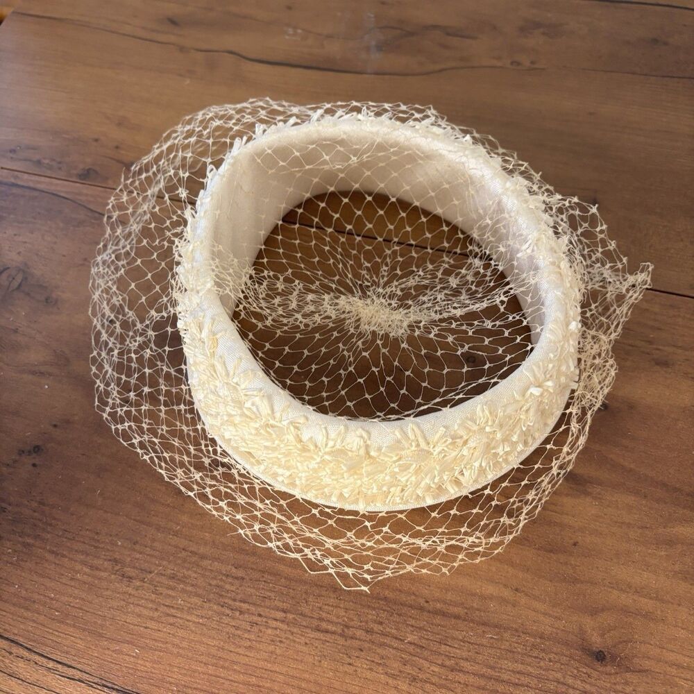 Vintage 1940s 1950s Pillbox Veiled Fascinator Woman’s Hat Crown Netting - Picture 6 of 11